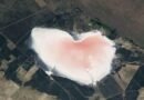 Dónde queda la laguna rosa en forma de corazón que captó la Nasa desde el espacio